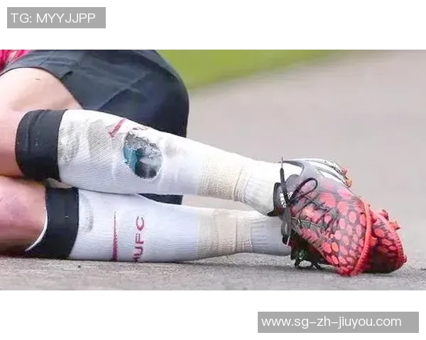 足球袜被绑的创意拍摄展示与时尚潮流的完美结合